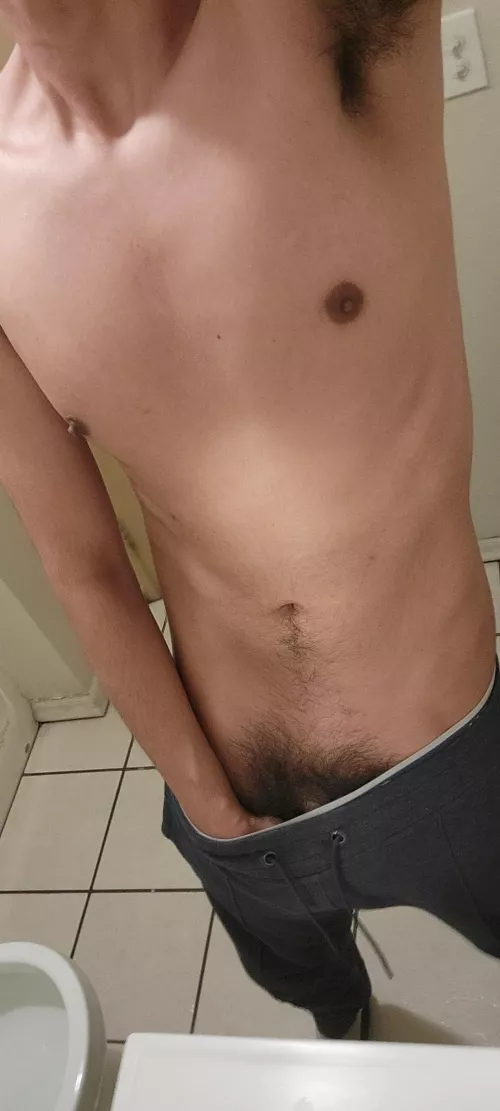 26 twink top here anyone wanna chat dms open