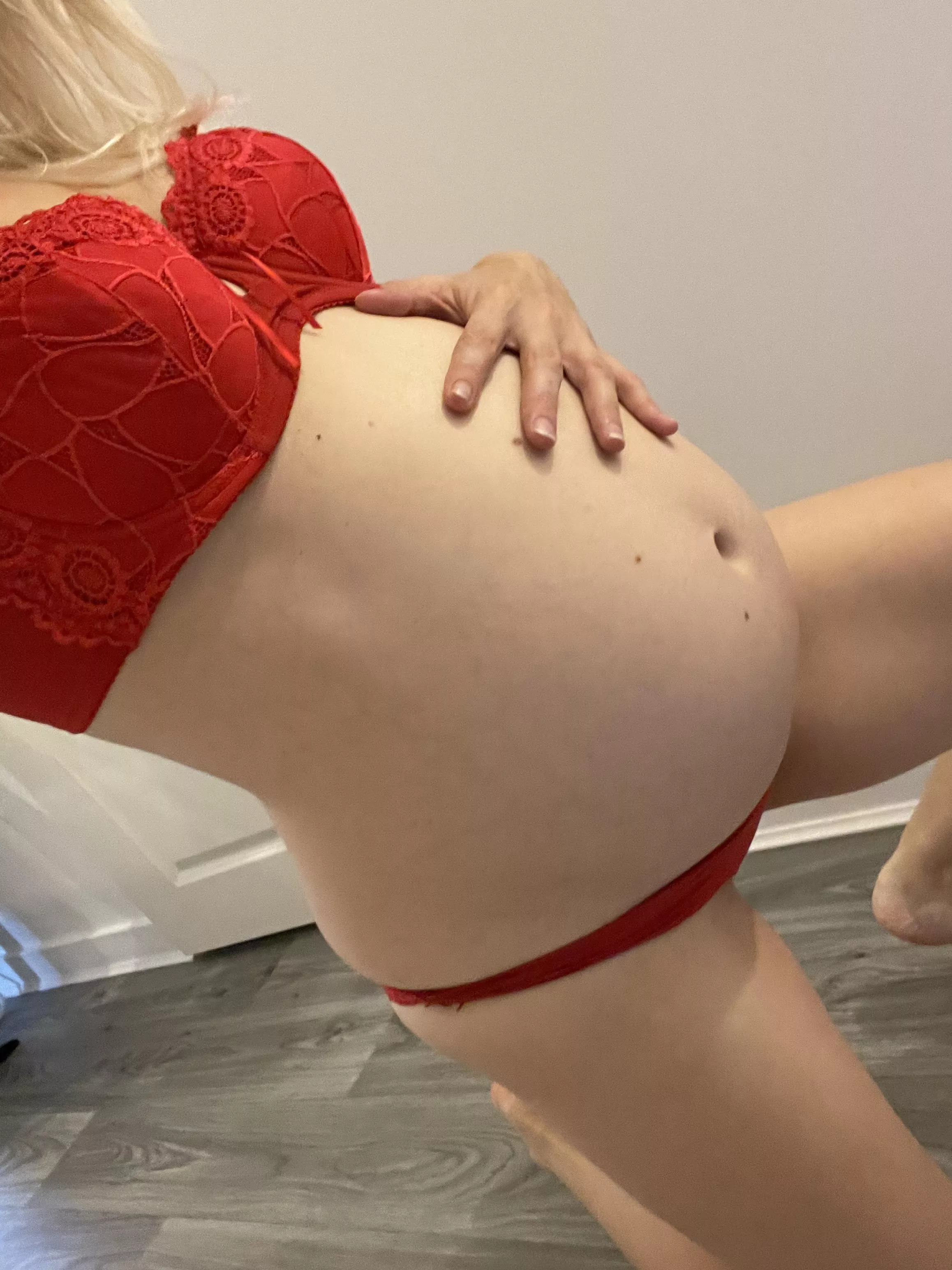 26 weeks preggo babe let’s have some fun 26 weeks preggo babe let’s have some fun