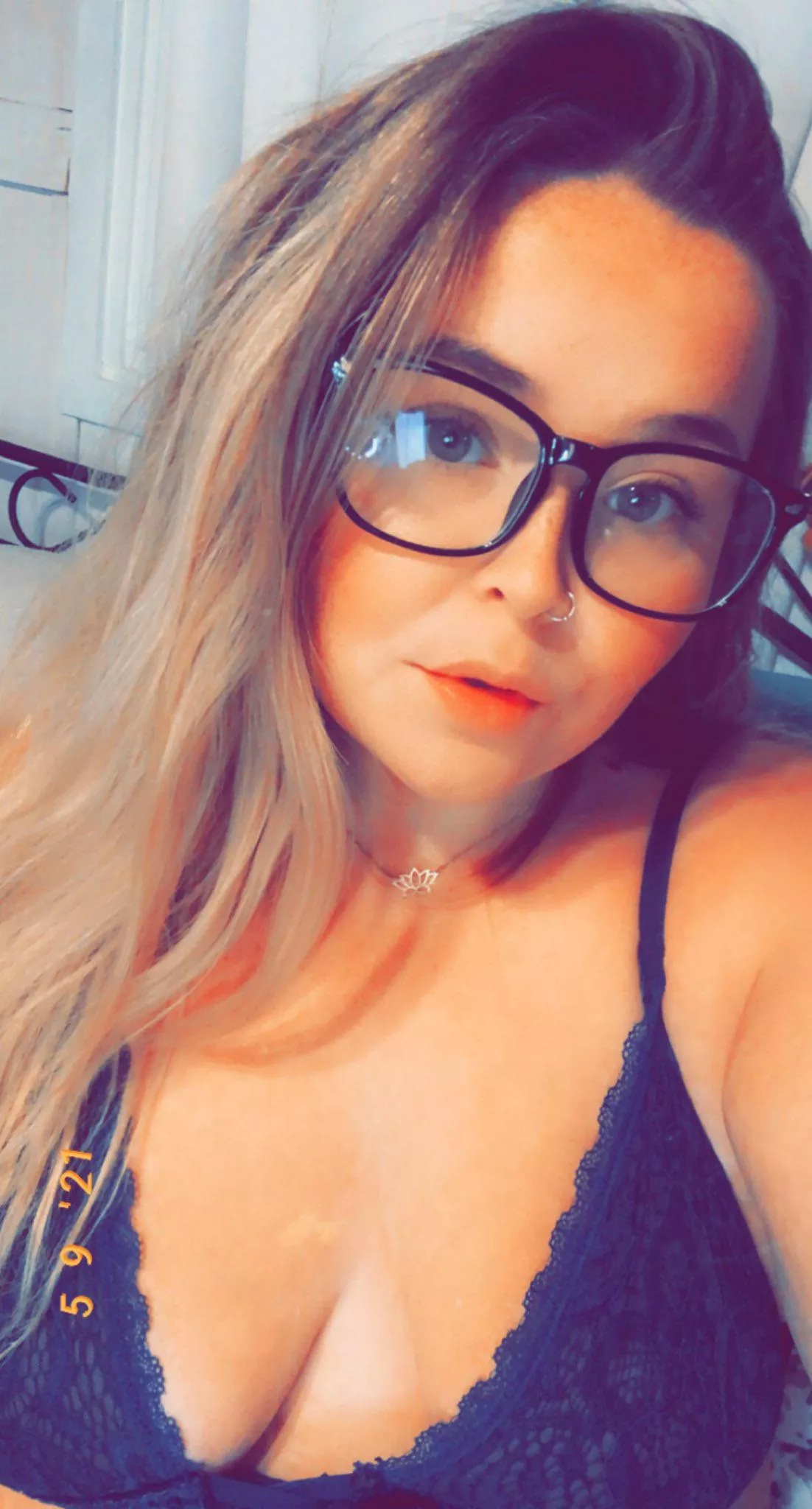 26 year old mother of 4, who’s down for some fun? 26 year old mother of 4, who’s down for some fun?