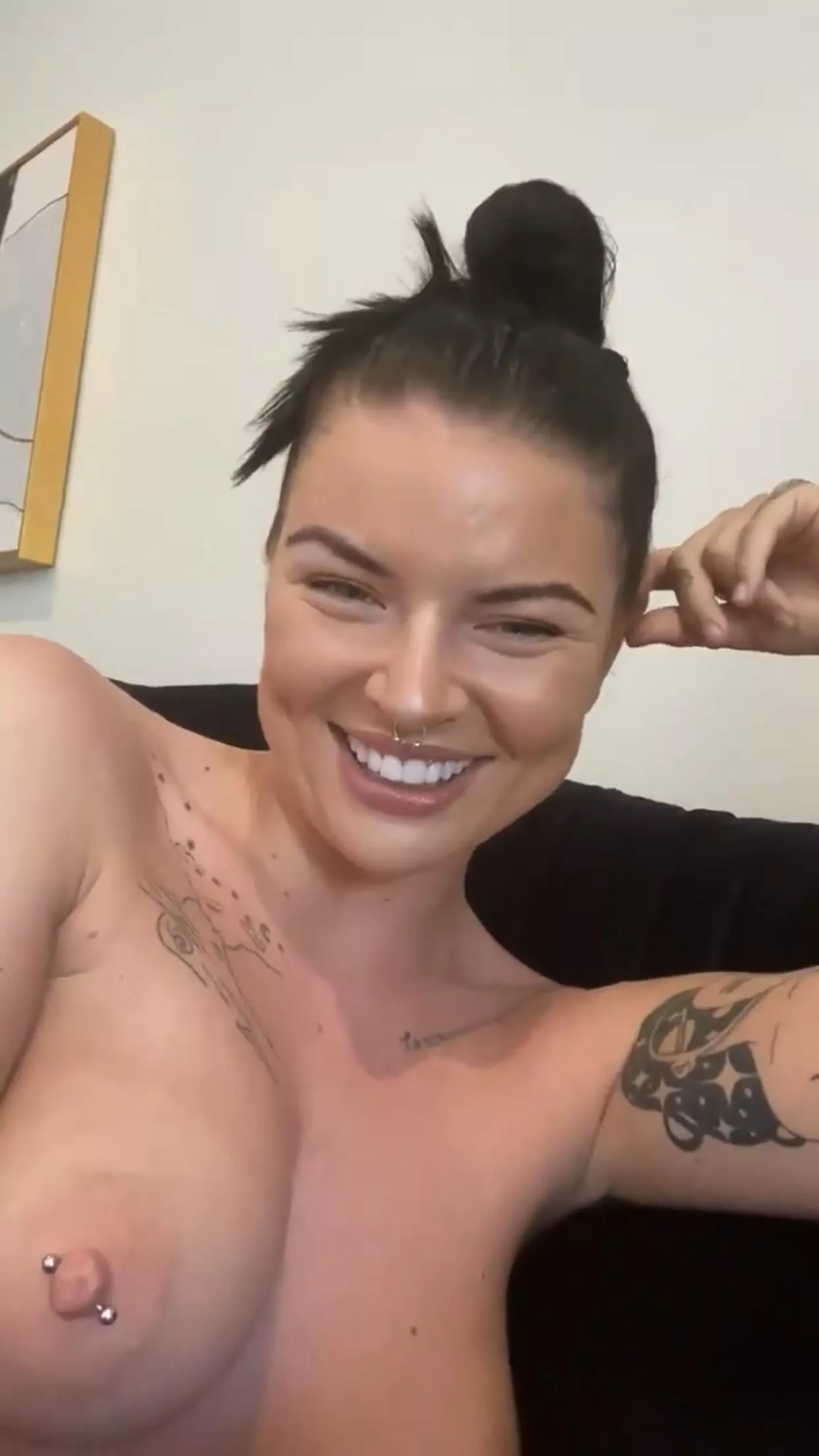 26 yo , married . My hubby sleepin so I just wanna chat , Snapchatt @blerinaa99 26 yo , married . My hubby sleepin so I just wanna chat , Snapchatt @blerinaa99