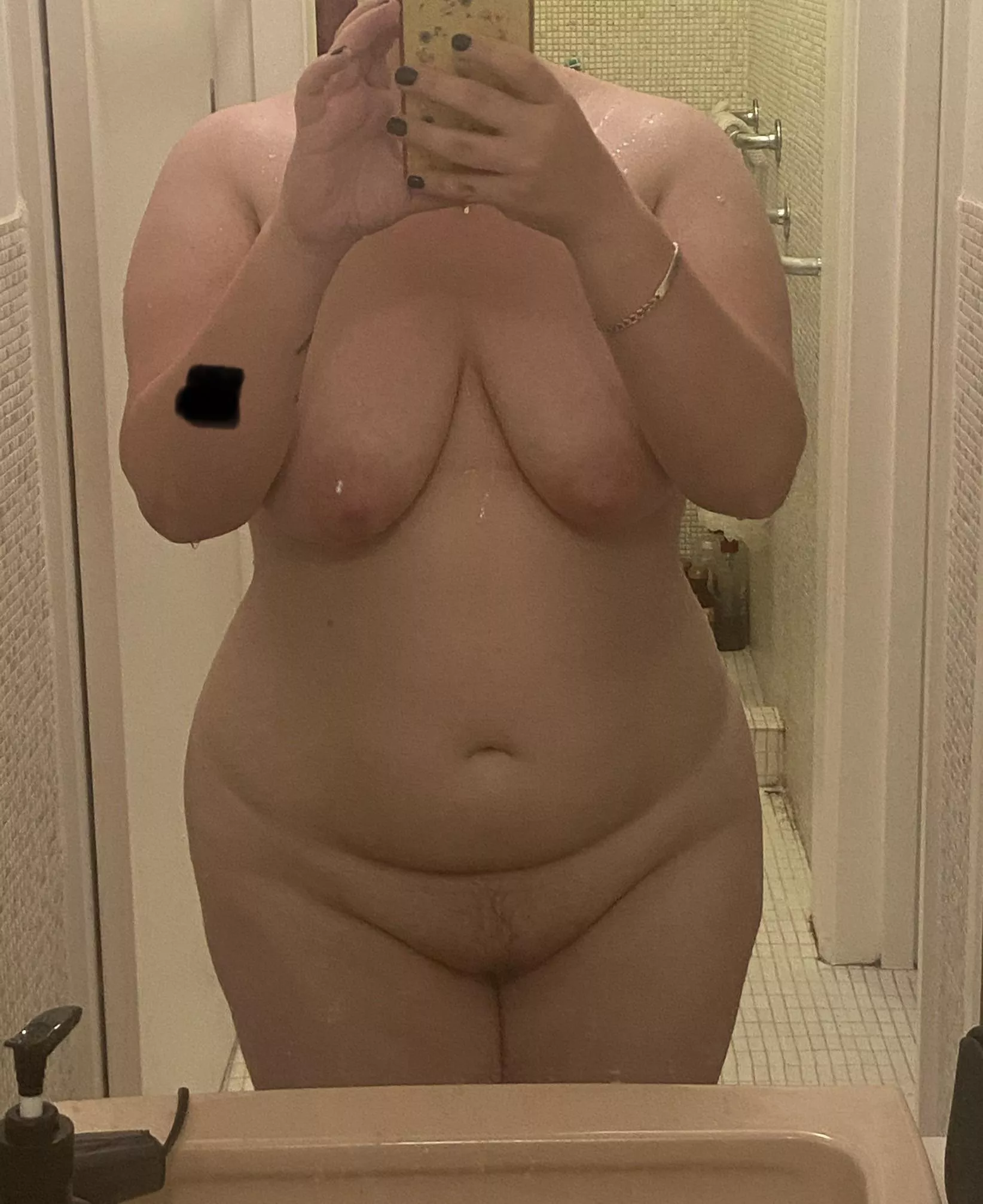 26f 75kgs- literally just got out of the shower