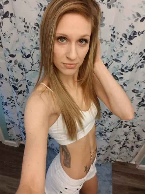 26F ~ Am I a hot wife?