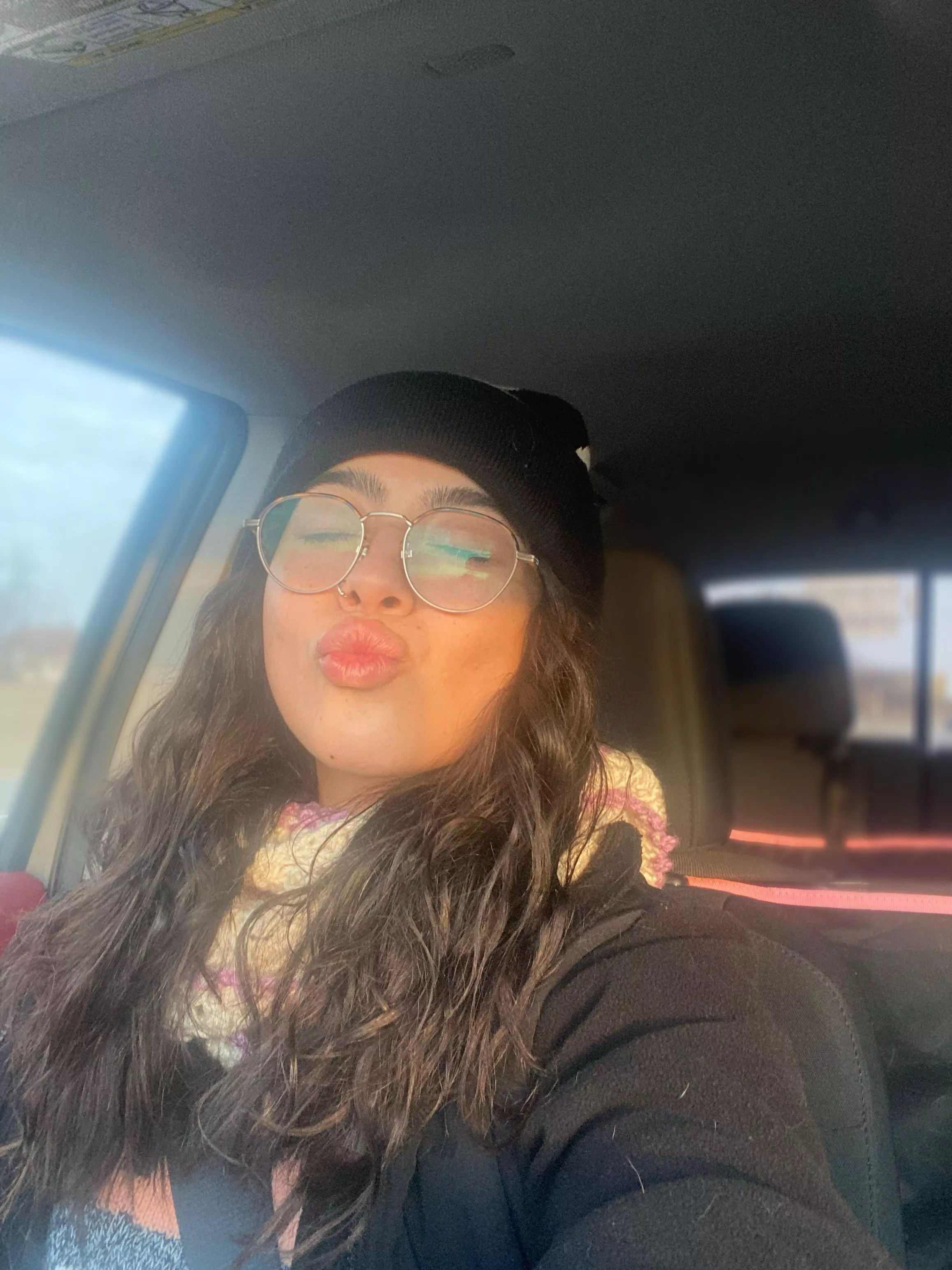 26F car selfie kisses for everyone today :)