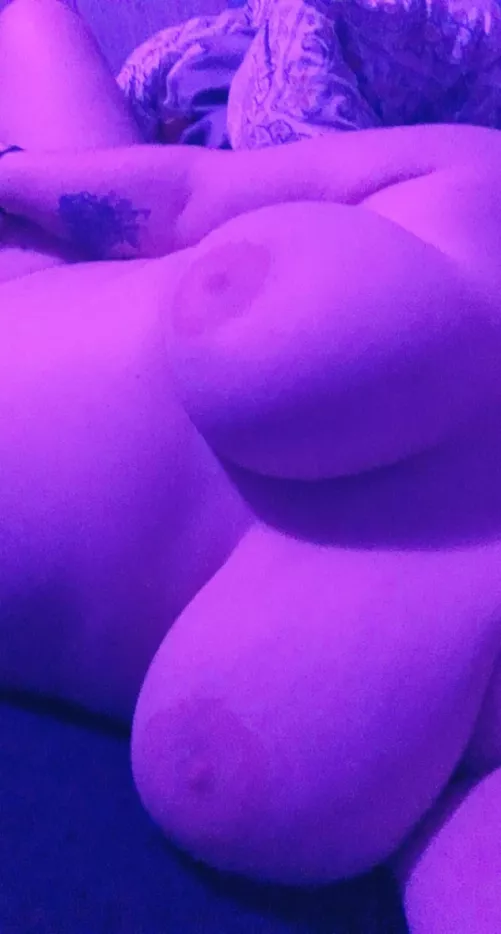 [26F] do they still look attractive with mood lighting?