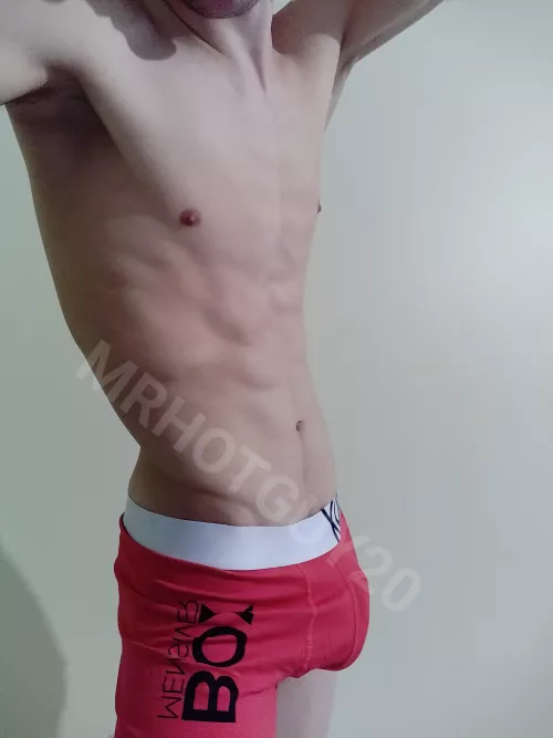 26yo. How do you like my bulge? 😏