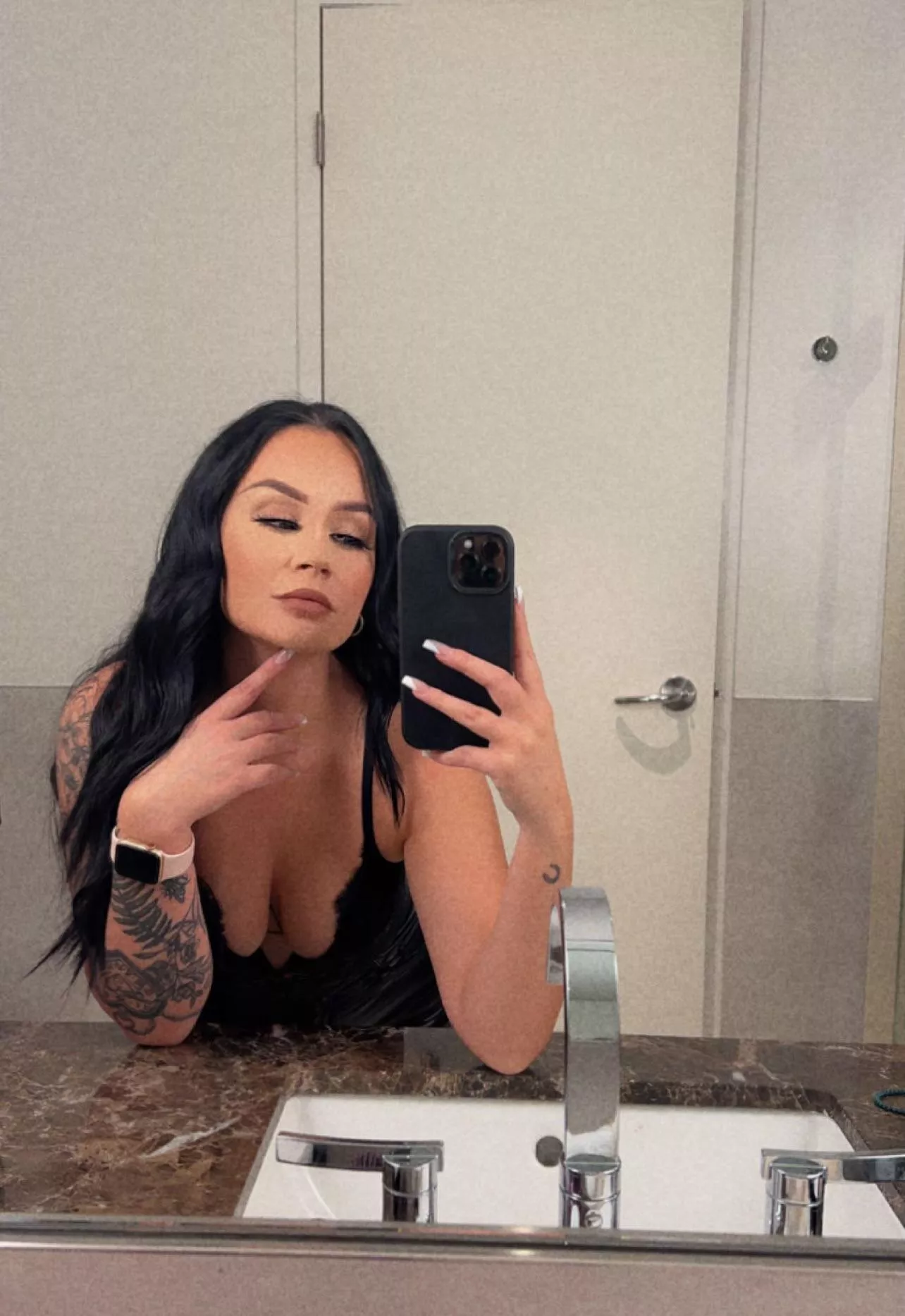 (27// ONLINE) Looking for a fellow Canadian as a sugar daddy!