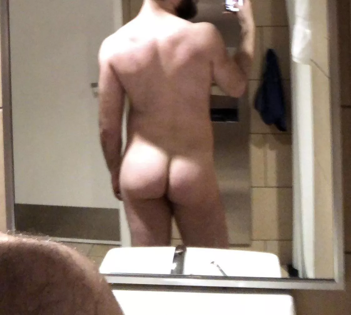 27m, post gym sesh 🍑