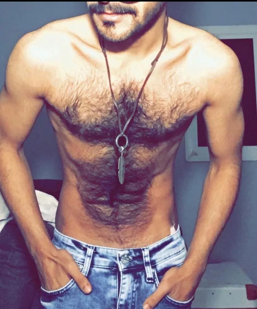 28 dom top for manly looking/acting slaves 28 dom top for manly looking/acting slaves