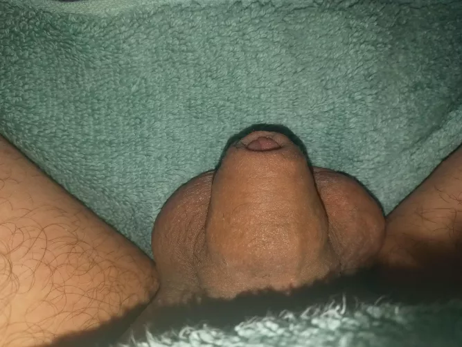 (28) just got out of a shower 😏