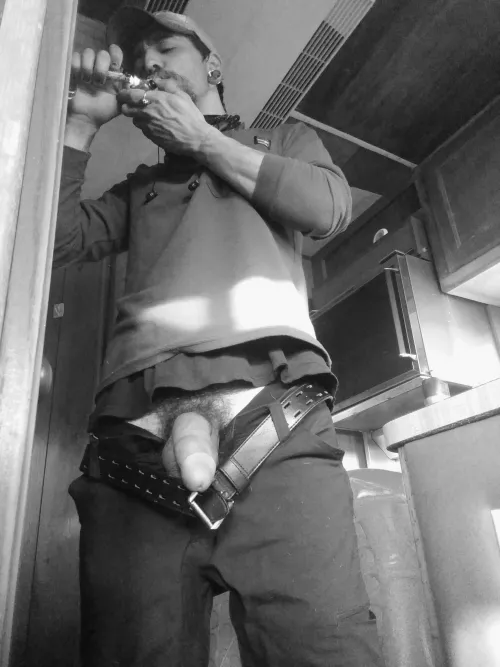 [28][M] Toke & Choke in the A.M.