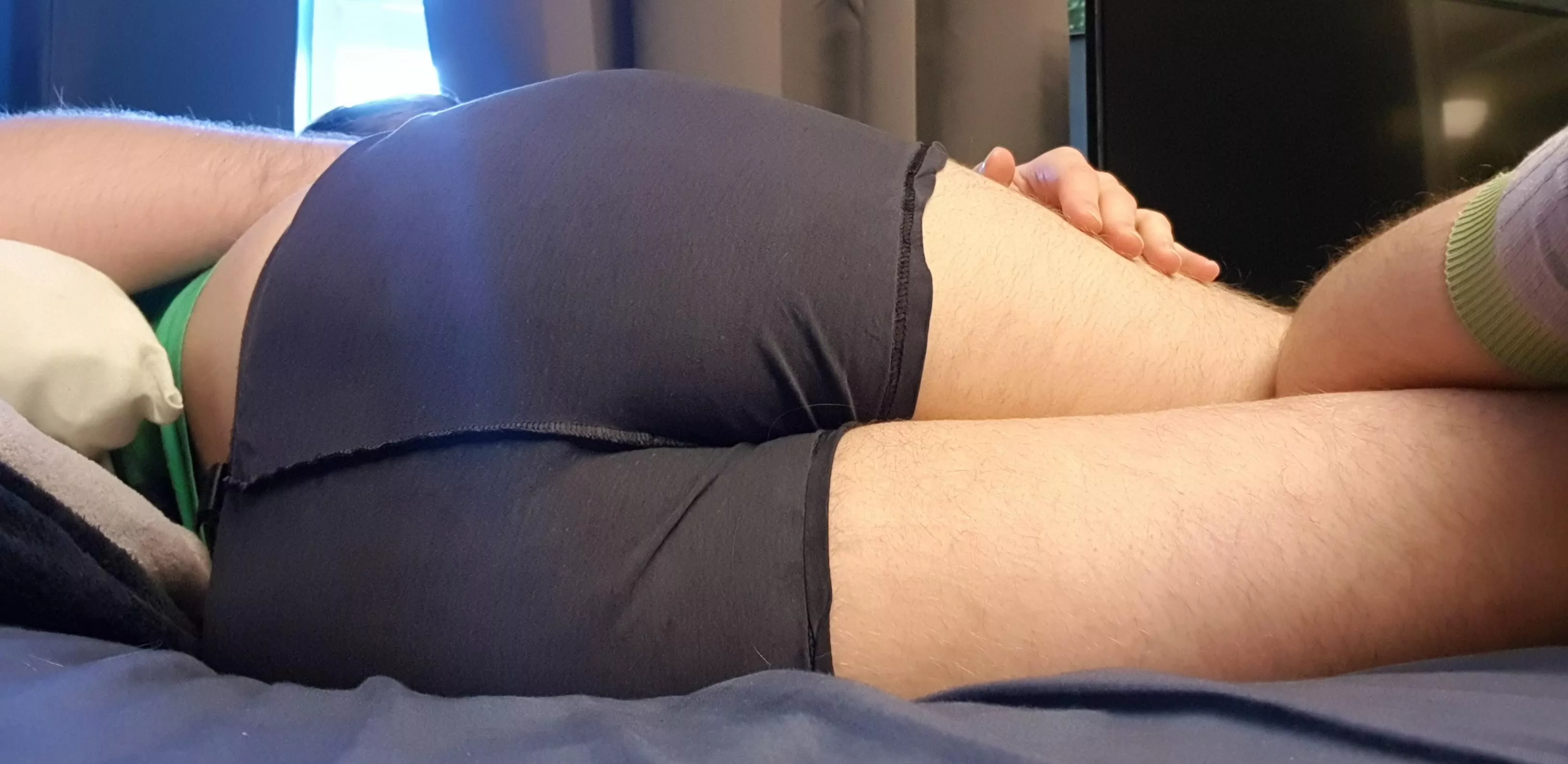 [28mUK] I hear Monday sucks... So here's me bringing you smiles and nudes to help you through the day 🥰