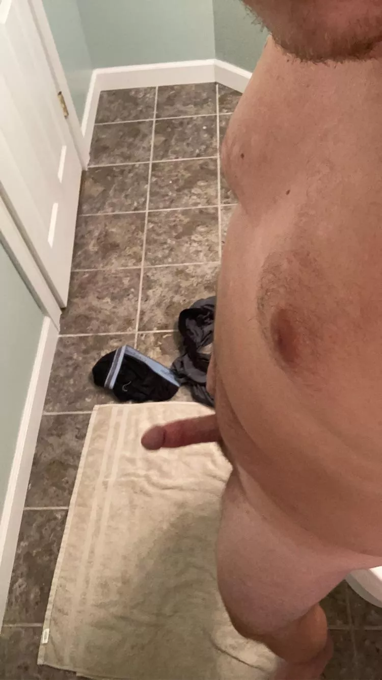 29 bored 😏 someone dm me please