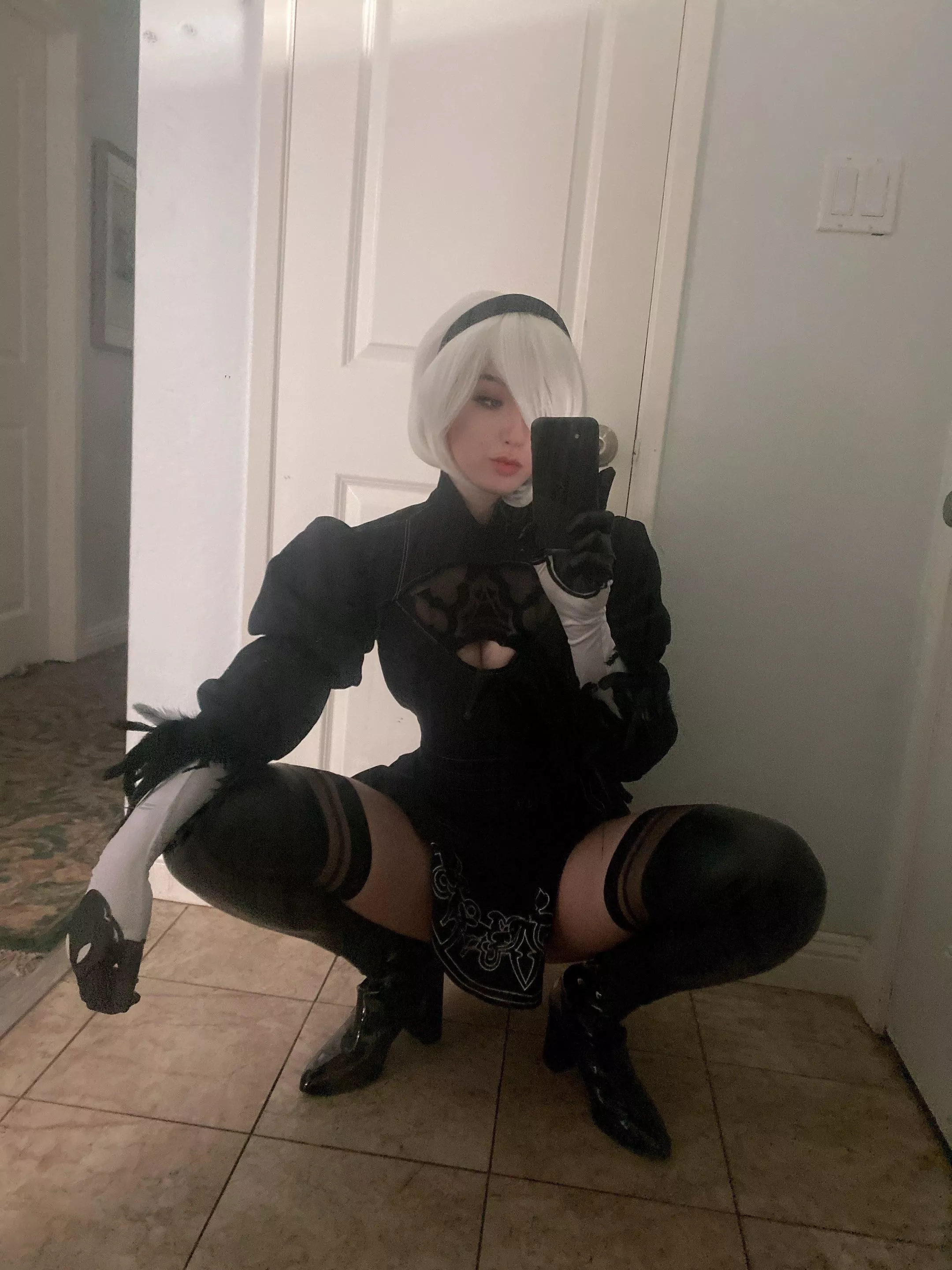 2B by caytiecosplay