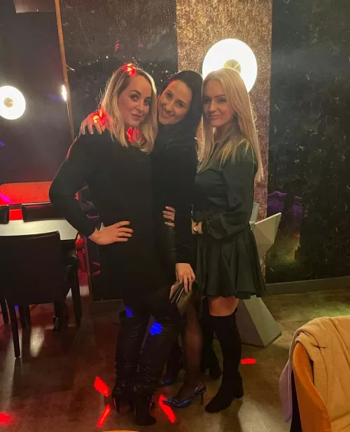 3 hot milfs, which is hottest? Dm open