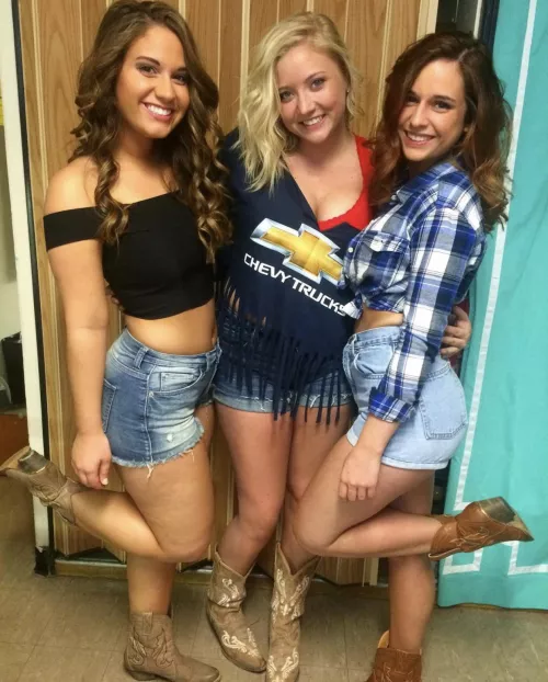 [3] Sexy sorority babes