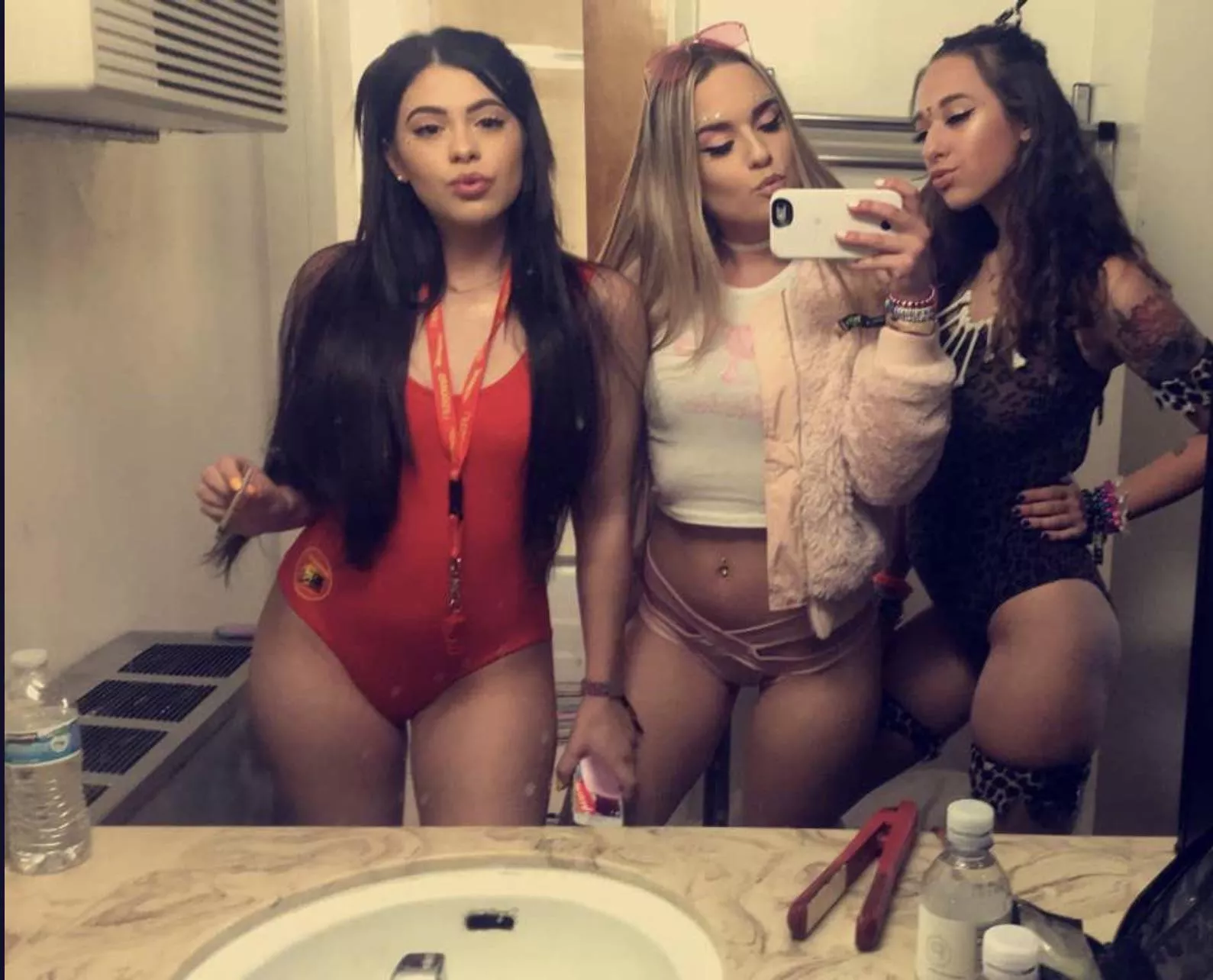 [3] who you are you bending over the sink ?