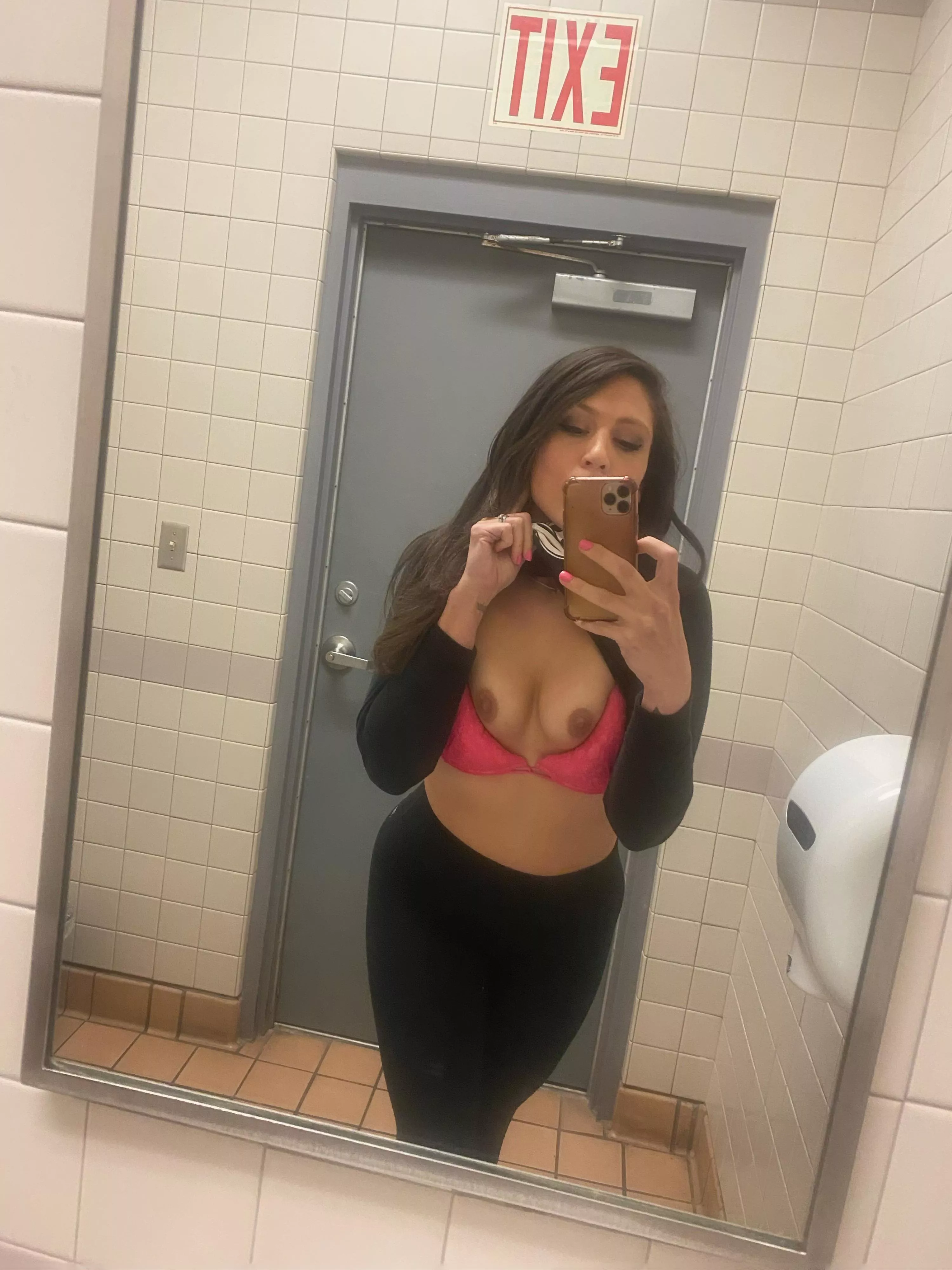 30 year old, mother of one! Hope ya like