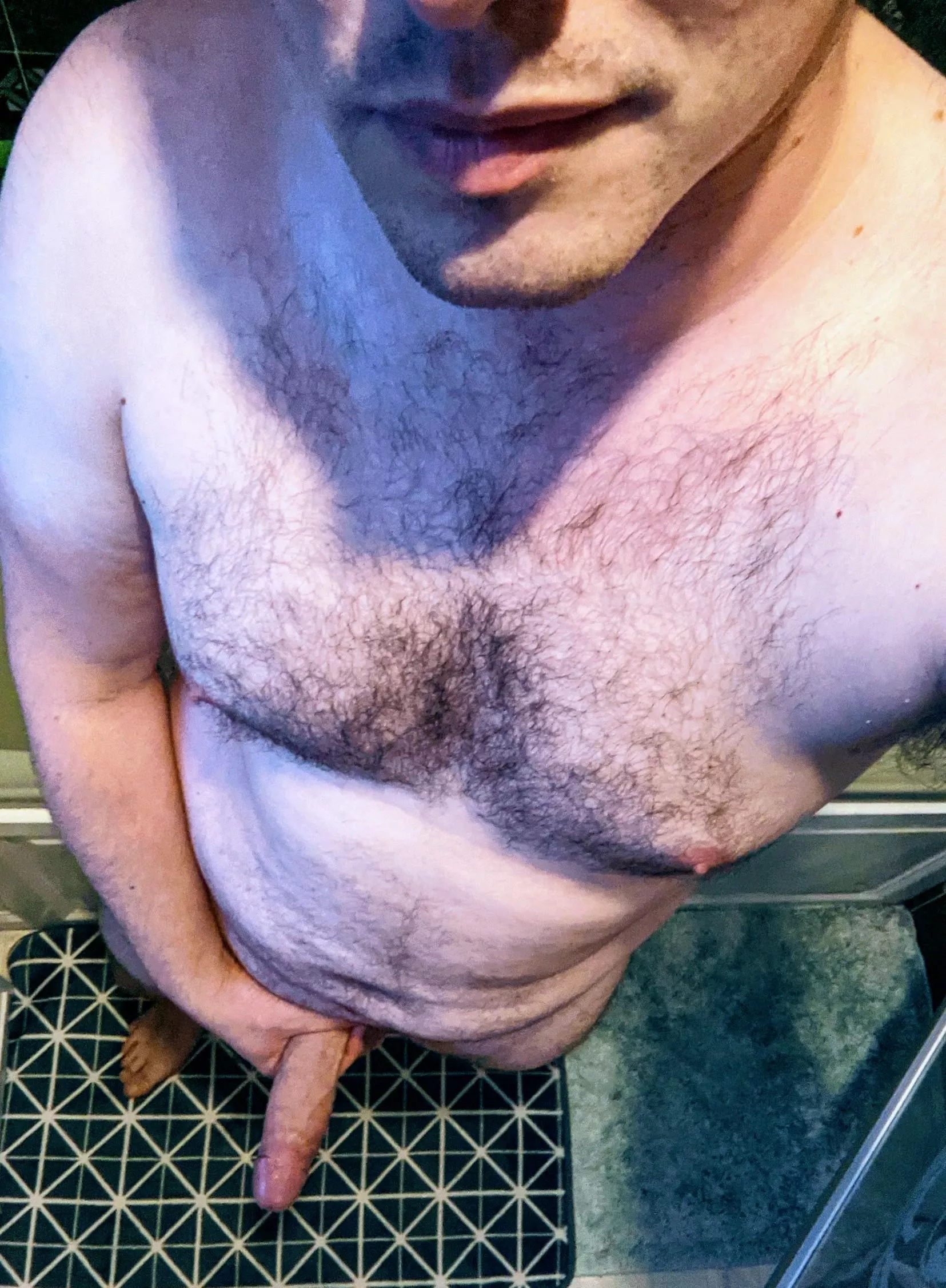 [31] You have the time it takes for my bath to fill to make this UK bear cum... What're you gonna do? Answers by DM or comment 😉