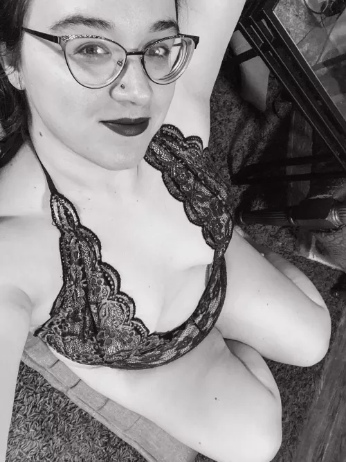 31y MILF- I am a vocalist who love to show off my assets and tease a little too. Link in comments ⬇️