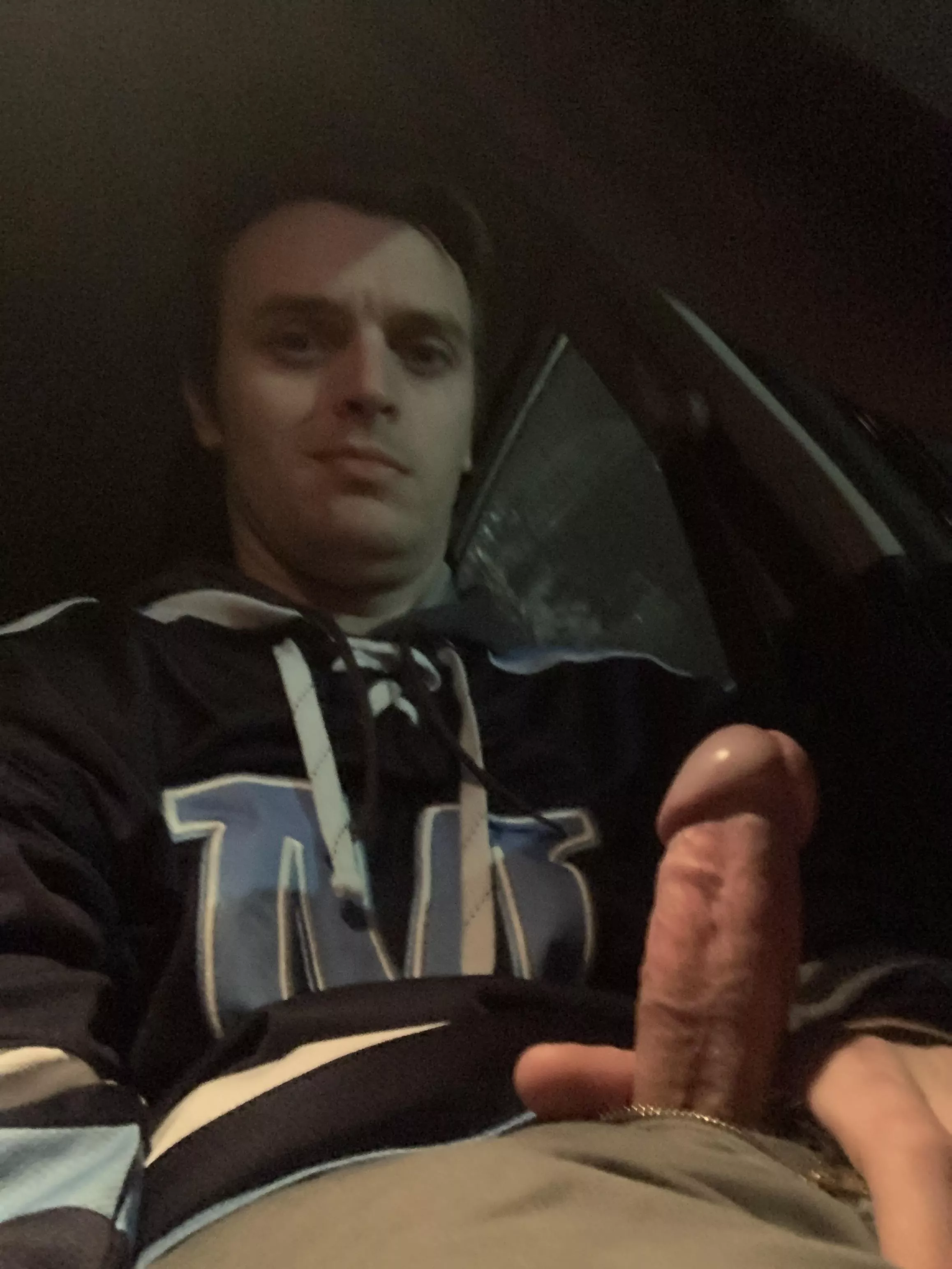 (32) dad of 3, dm me 😉