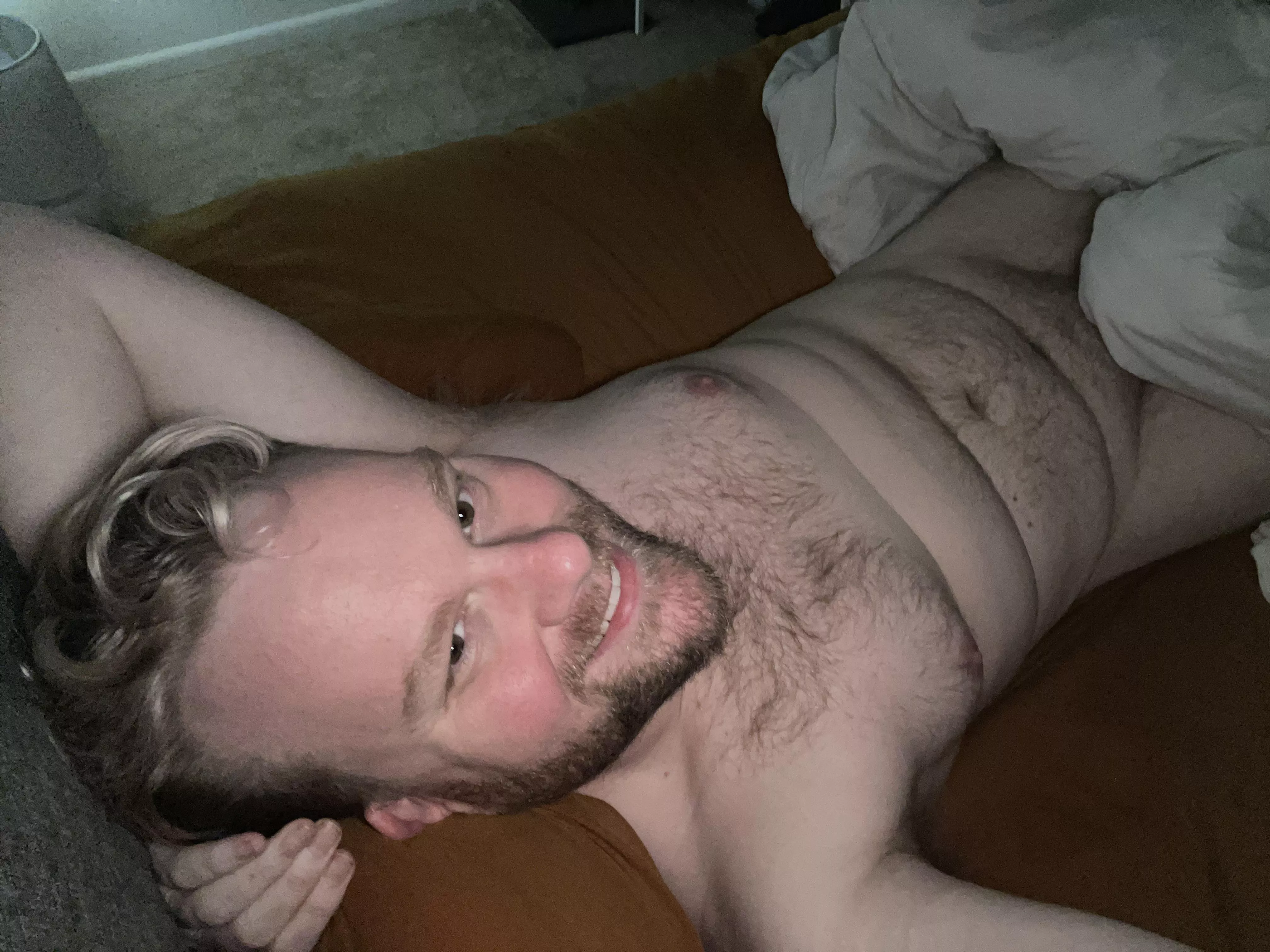 32 M bottom could really use a friend for daily chats and maybe some flirting. Please feel free to DM me 😊