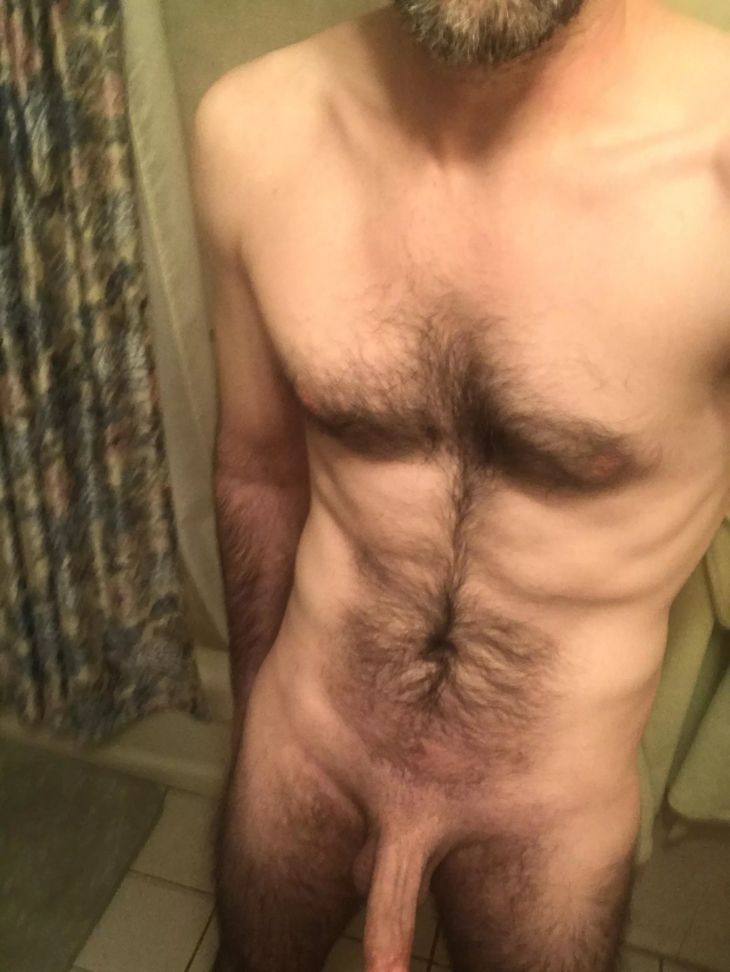 32 verbal daddy-type who appreciates a good older sub