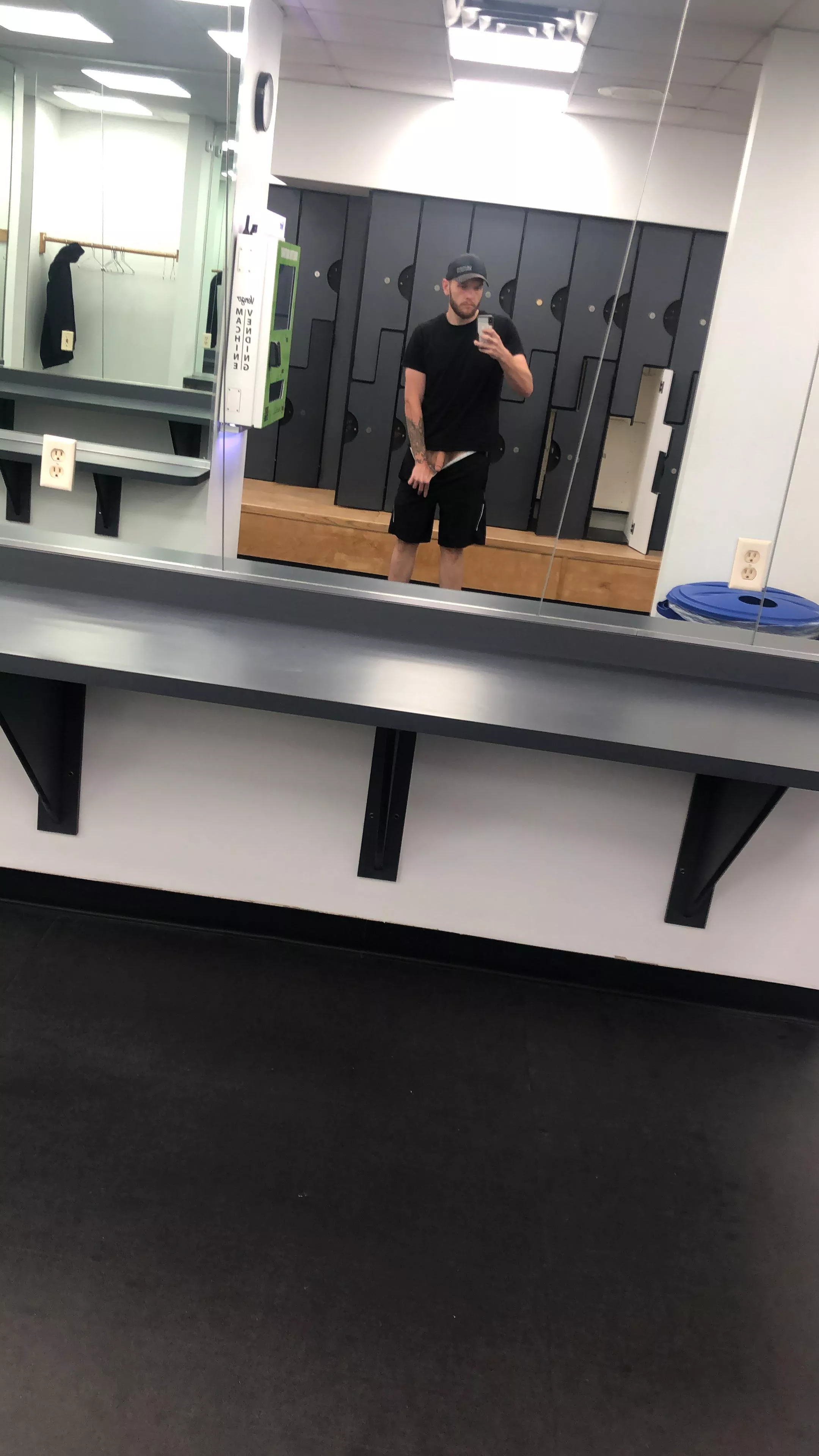 [32]Locker room peak.