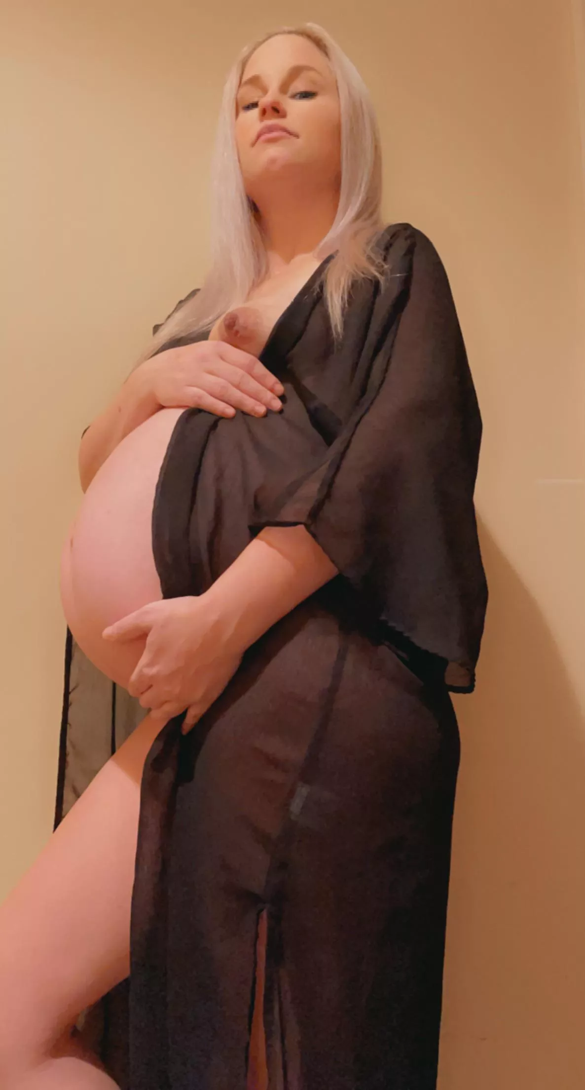 33 weeks pregnant come play with me. DM for more information about custom content. 33 weeks pregnant come play with me. DM for more information about custom content.