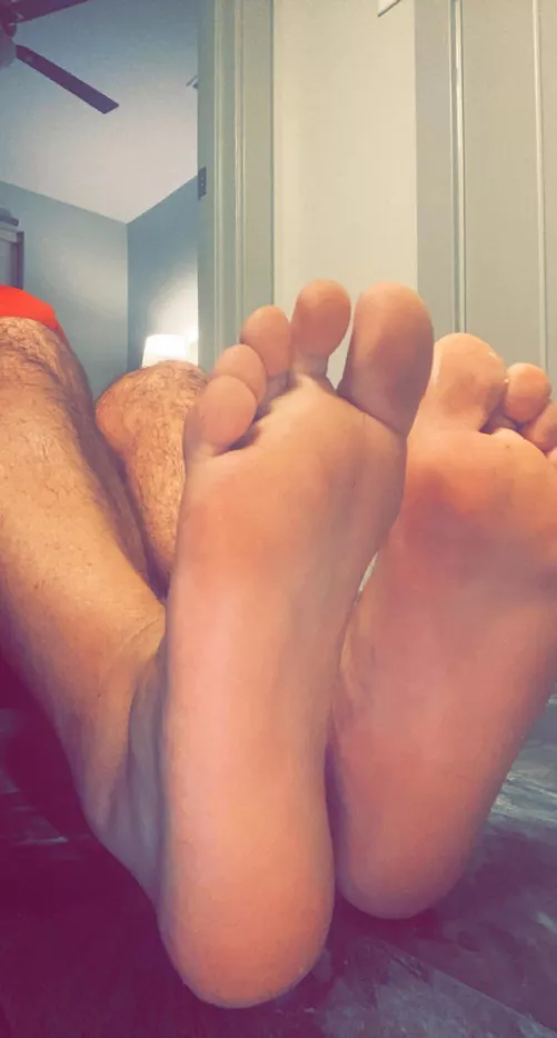 33/m/us. What’d you like to do with these size 10s? Always up for some snap/live.