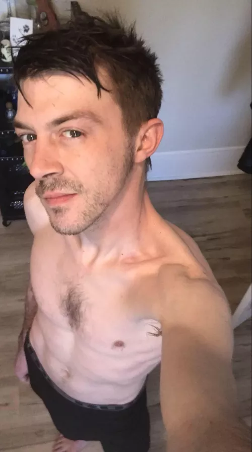 33..Skinny V for your viewing, rubbing, biting.. needs😂😂😇