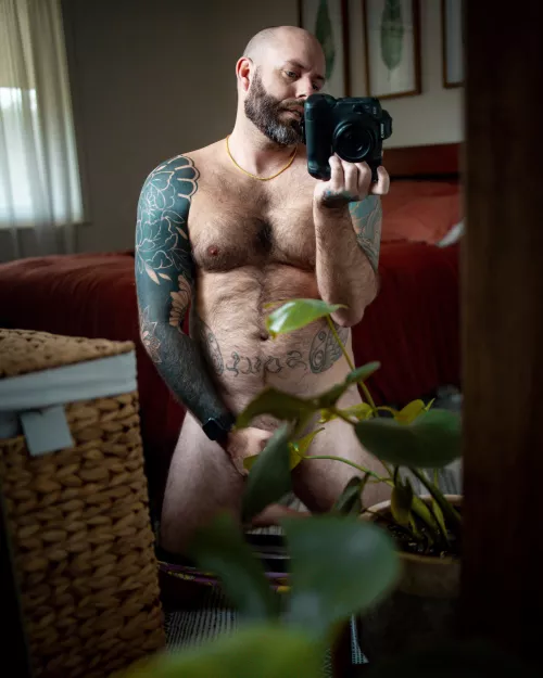 [34] The plants match the tattoos.