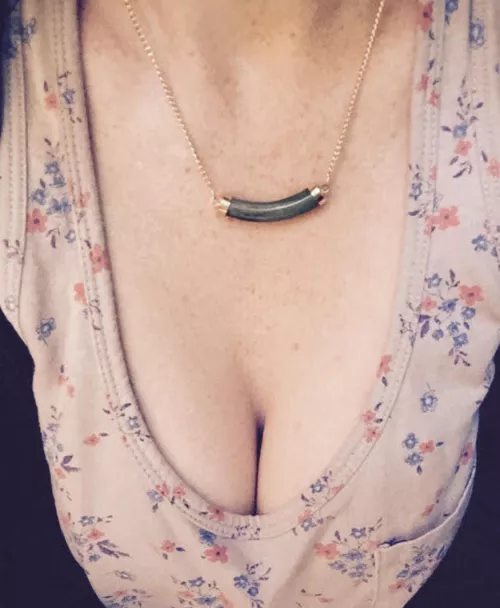 34F, mom, felt okay with my cleavage