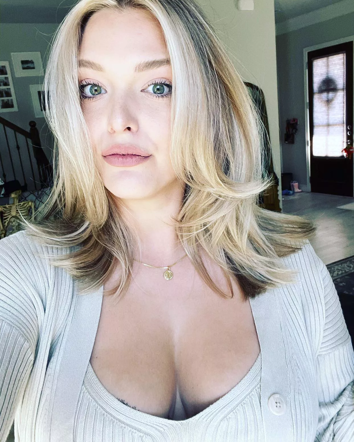 35 F if I make a text group would you pay a one time fee to join it? I’ll post daily in it and text back!