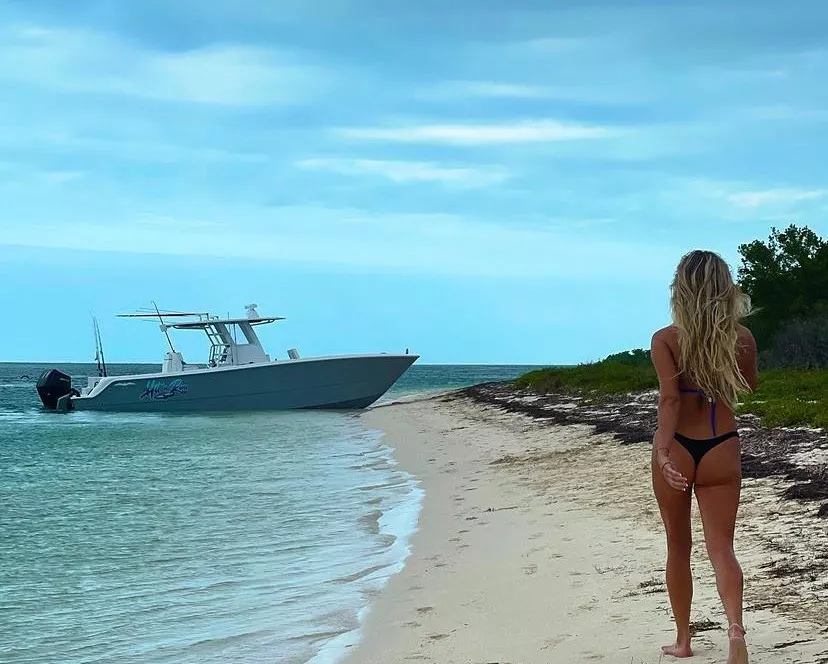 35' Invincible & Beach Booty