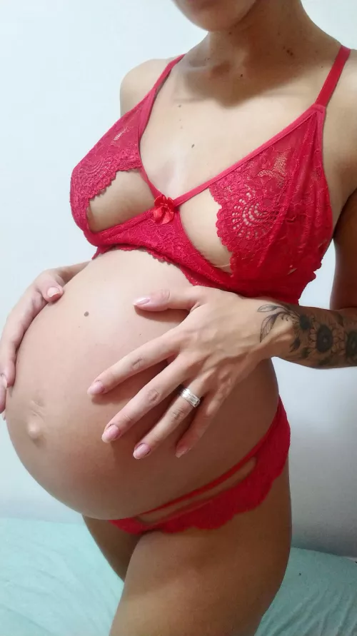 35 weeks here, a new privacy account with a special delivery for valentines day... link in my page 🔗💕💖💞🌹✨