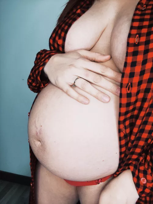 35 weeks pregnant 🥰 loving my sexy body 🔥