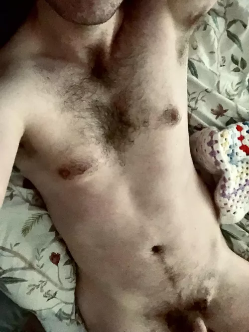 [35] who likes this Irish bi dad bod? 🥰