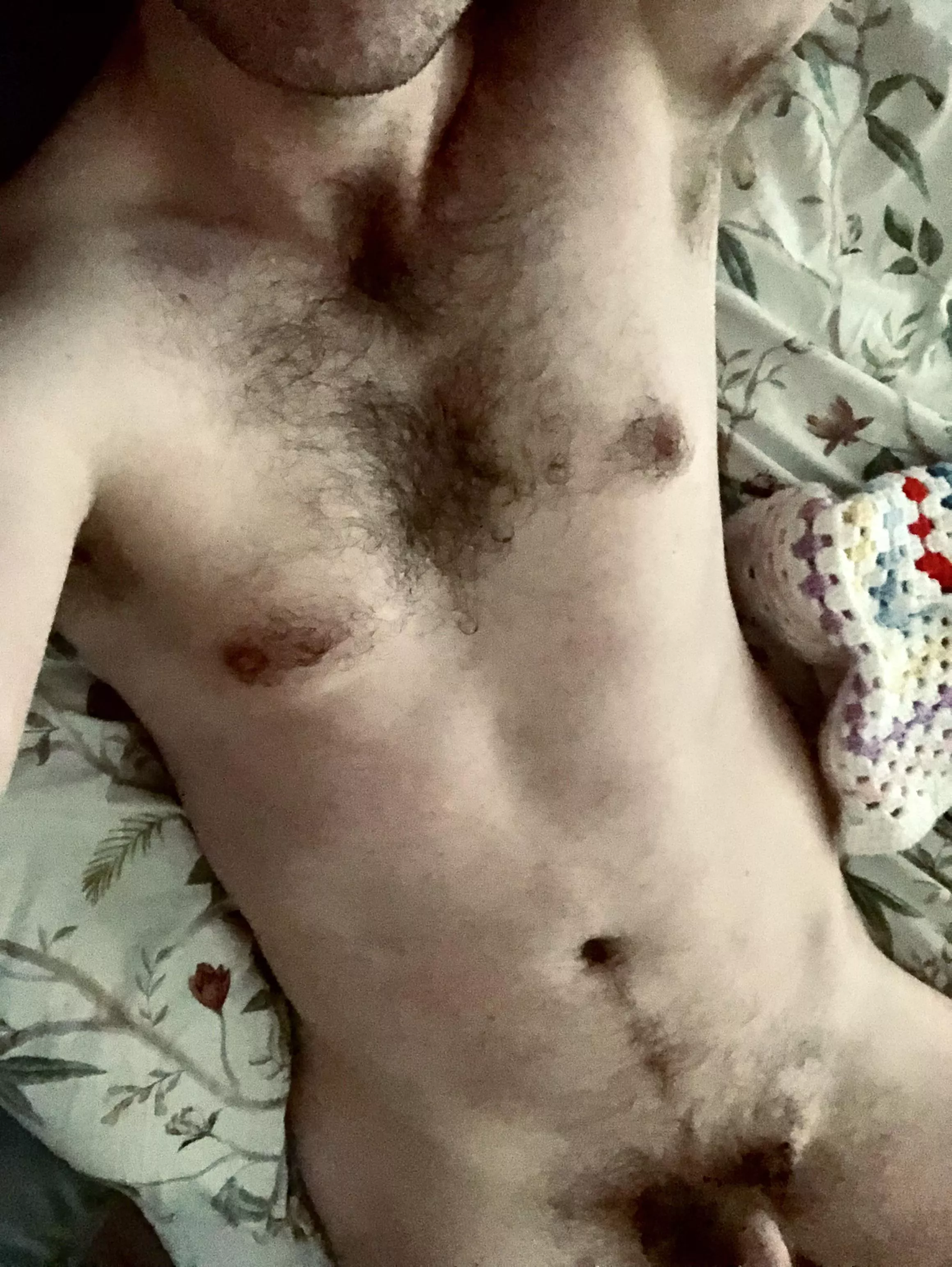 [35] who likes this Irish bi dad bod? 🥰