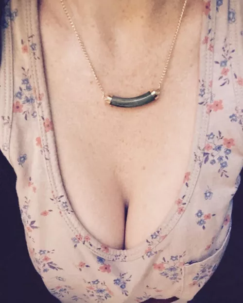 35F, mom, cleavage looked pretty good today