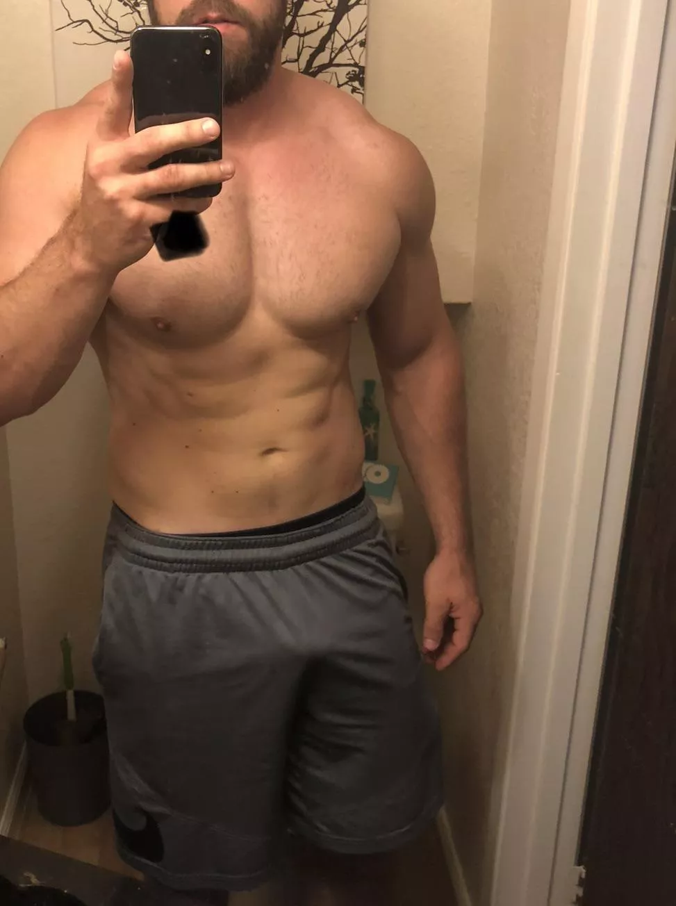 (36) mommy is out of town tonight. Would you show this dad a good time?