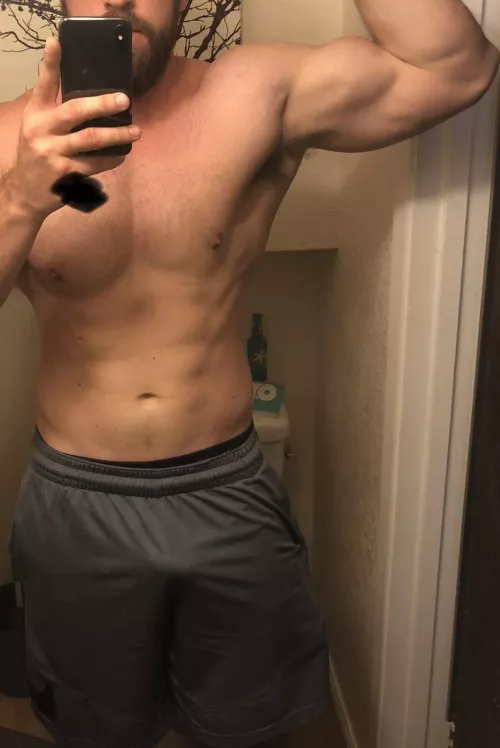 (36) wifeys out of town. Looking for some fun. Would you still smash?