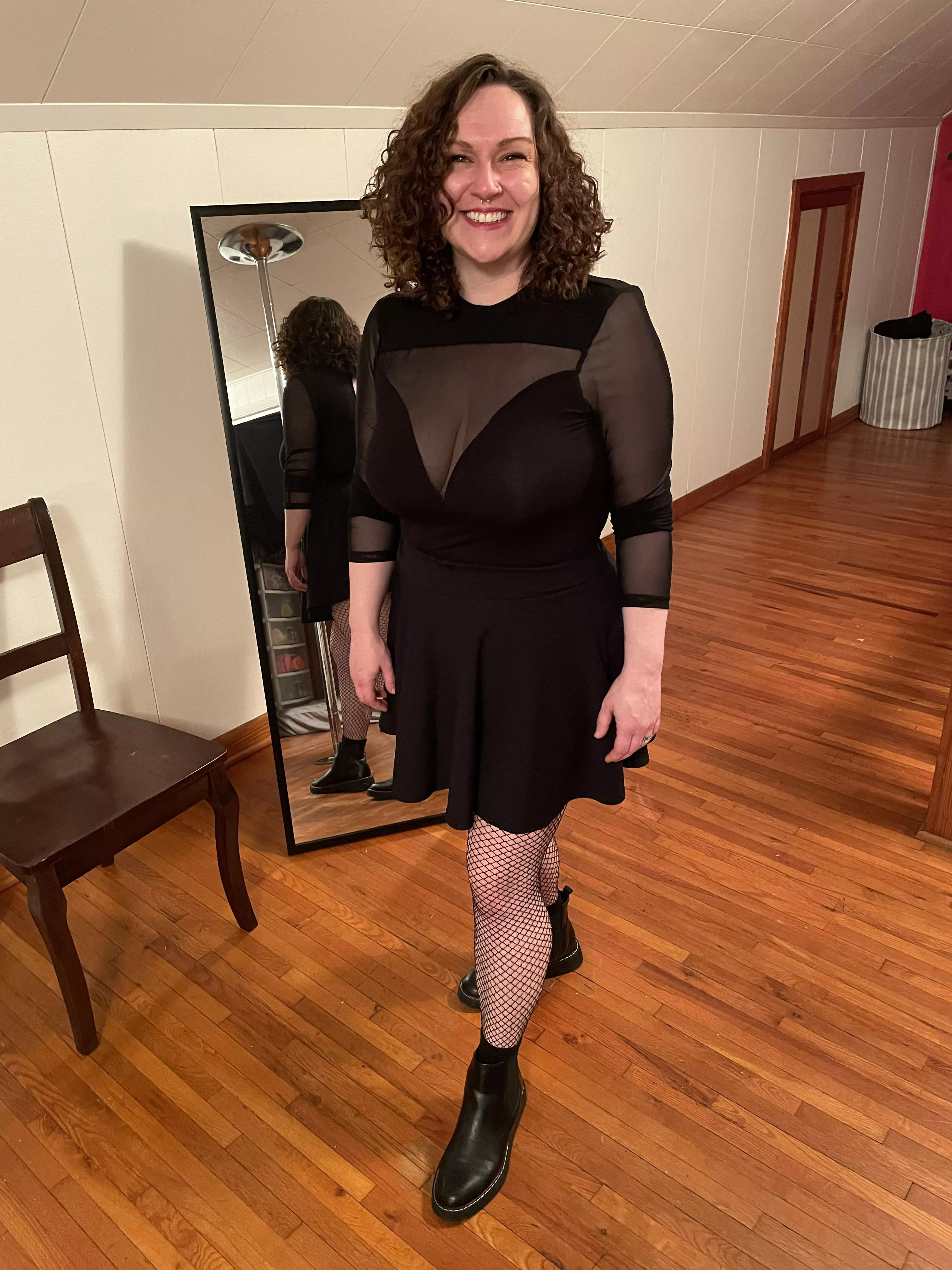 37 yr old Bi MILF. Yes or no?