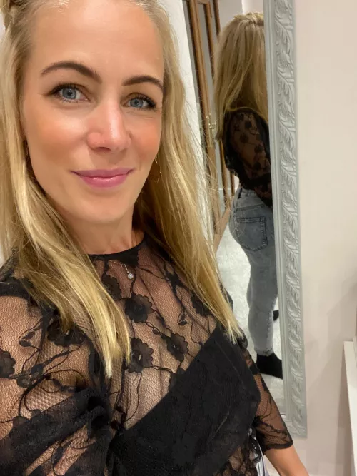 38f. Would you kick me out of your bed? Age is just a number 💋