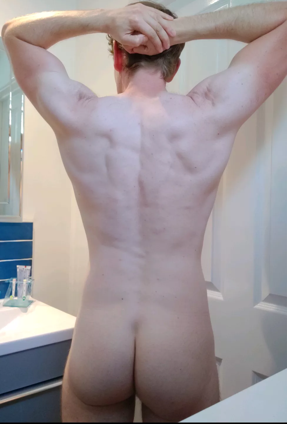 (39) Who wants to play with this DadBod?😉