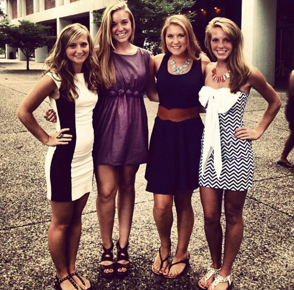 [4] Blondies. Correctly guess which one is my ex in chat/DM to win a prize 😉