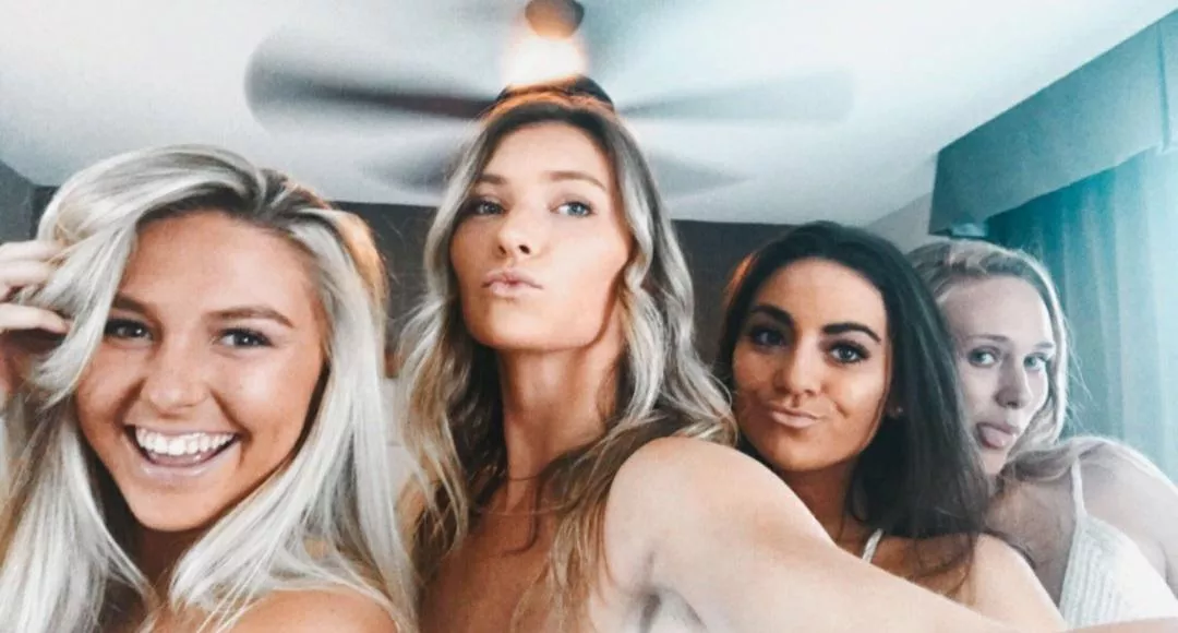 [4] claire, me, tess, and Erin. Who has the prettiest face?