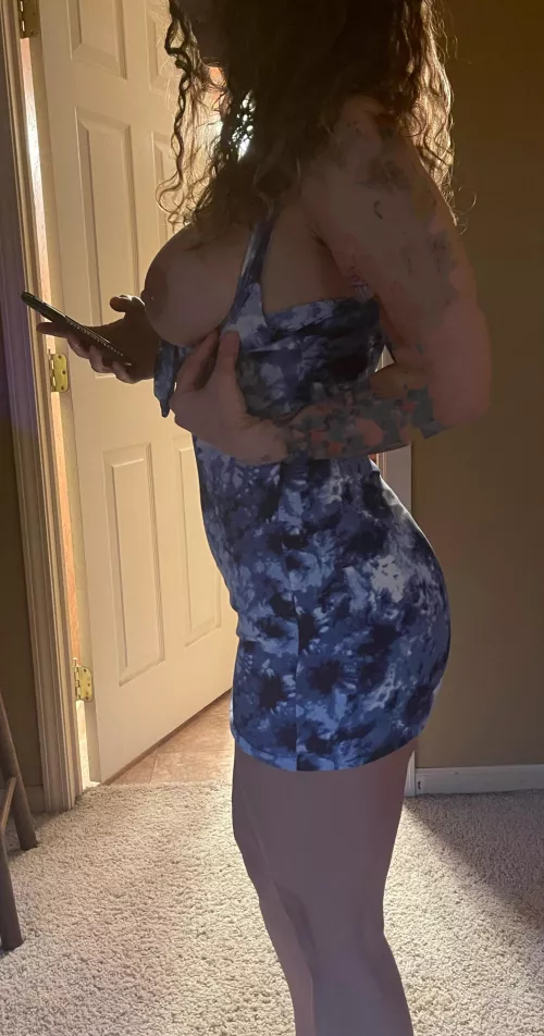 [40] Do you like my blue dress ?