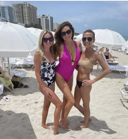 40 something alpha MILF shows youngins a thing or two🍉🍉