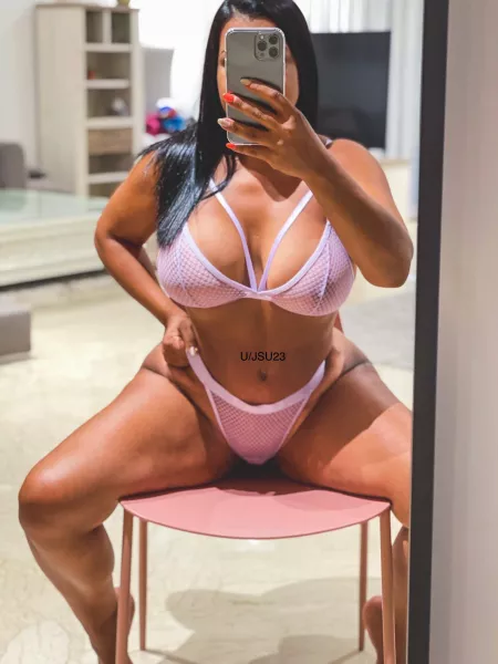 40yo wife, hubby left home today and gave me the cum pass π Any volunteer ?