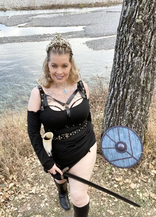 (41) My Halloween costume; Lagertha from Vikings. I have Norwegian heritage - we Vikings know how to fuck π